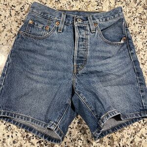 Women’s Levi’s 501 Mid Thigh Jean Shorts Size 24